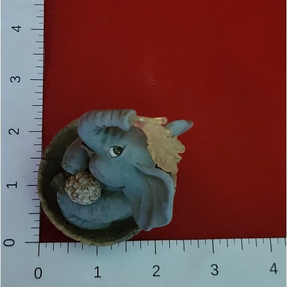 The Hamilton Collection Clean Fun Elephant Figurine 1996 - Picture 11 of 12